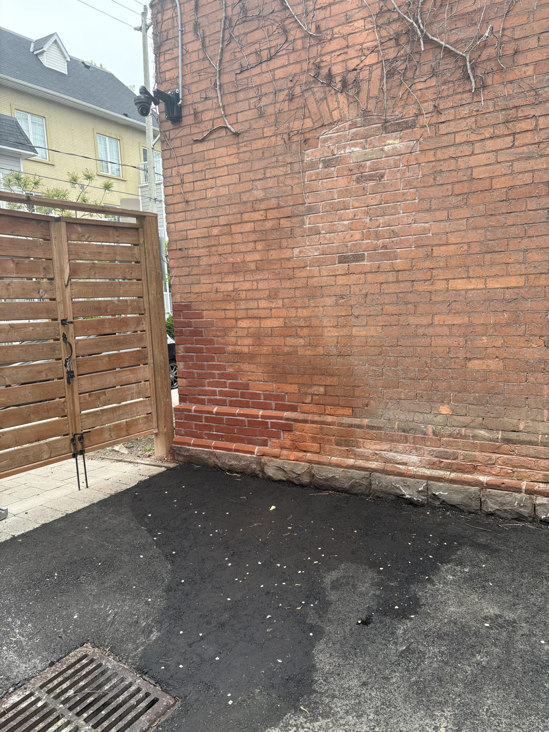 Custom gate